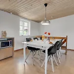 2 Bedroom Lovely In *