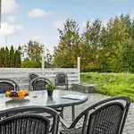 2 Bedroom Lovely In Διαμέρισμα