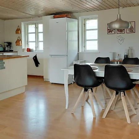 2 Bedroom Lovely In *