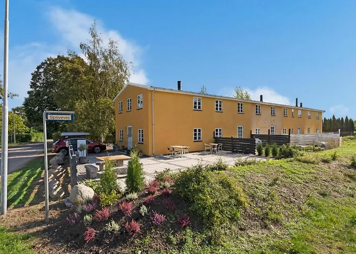 2 Bedroom Lovely In *