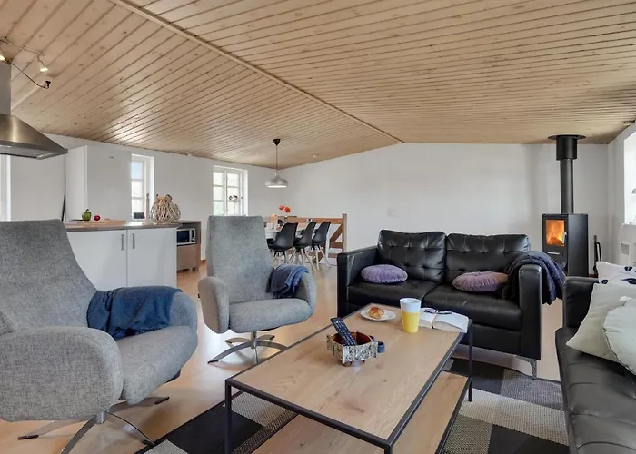 2 Bedroom Lovely In