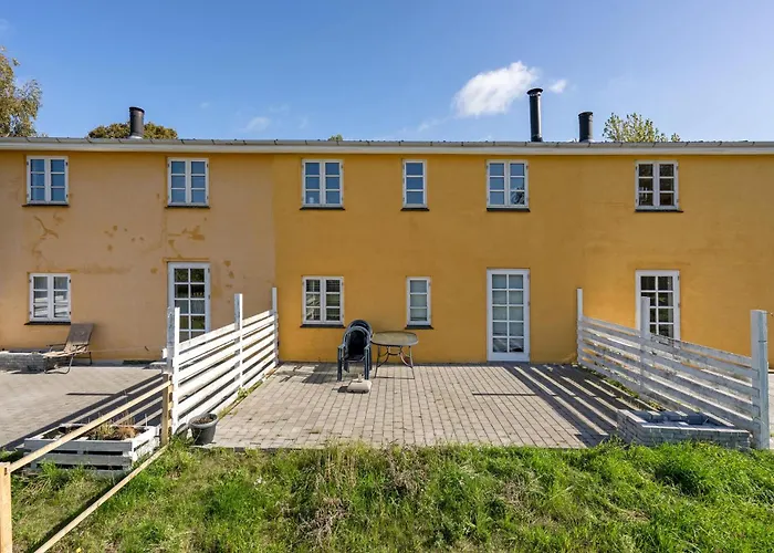 2 Bedroom Lovely In