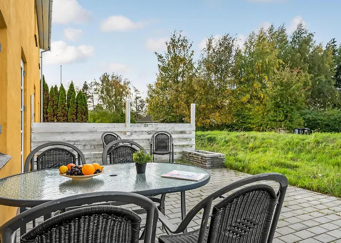 2 Bedroom Lovely In Apartamento